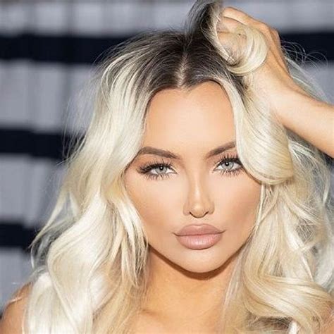 Lindsey Pelas Biography